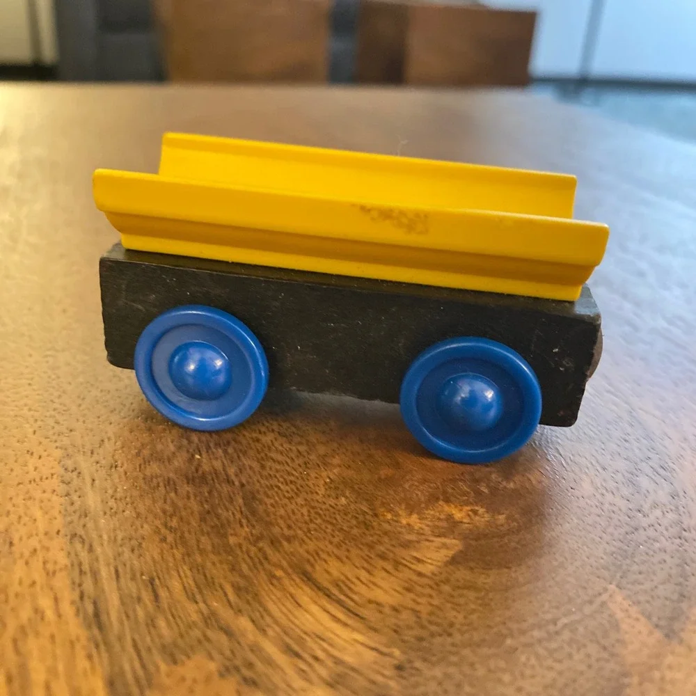 Wooden Log Car Toy Train Rolling Stock‎ Yellow Black Blue Magnetic Connector